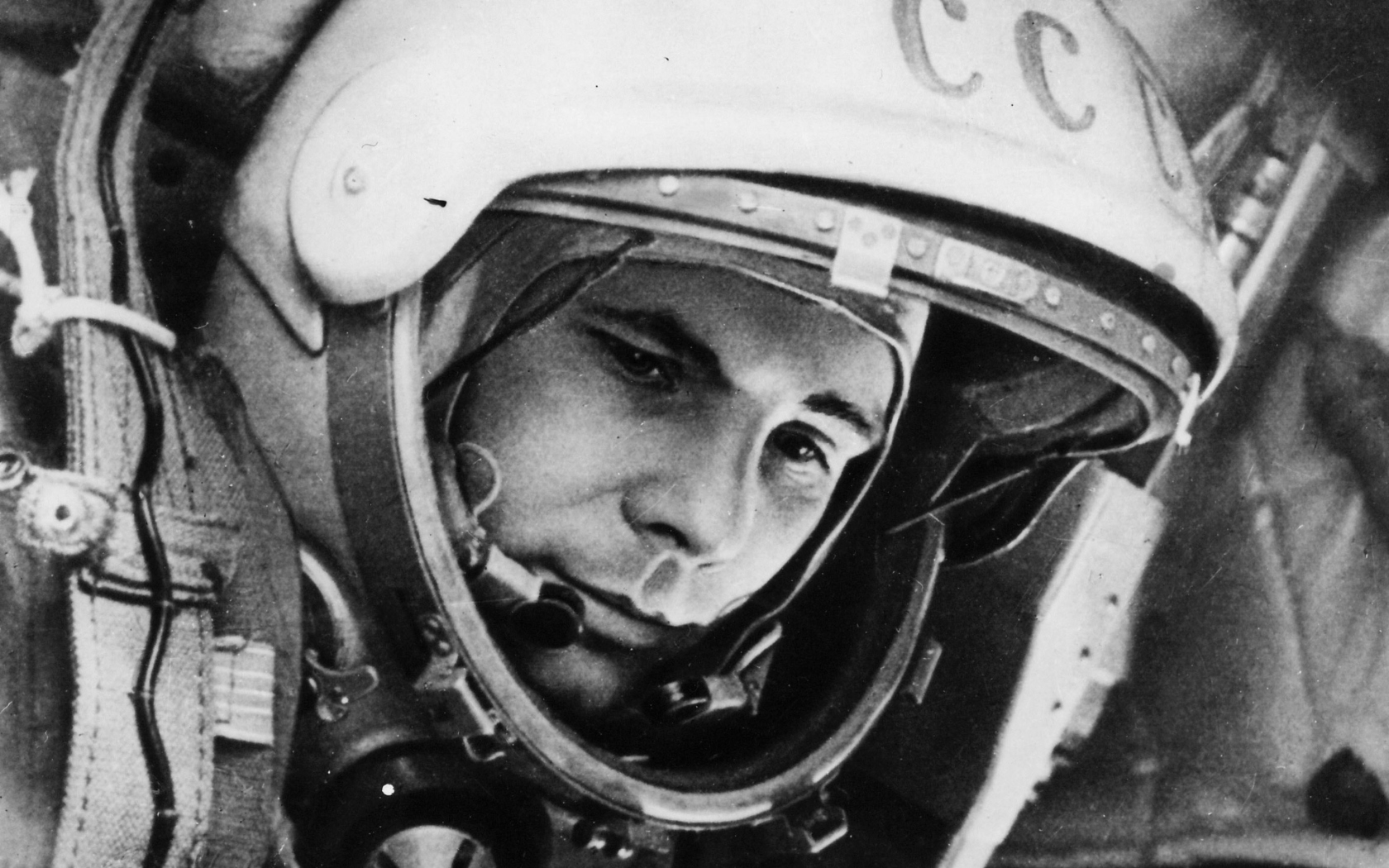 Fondo de pantalla Yuri Gagarin First Austronaut 1680x1050