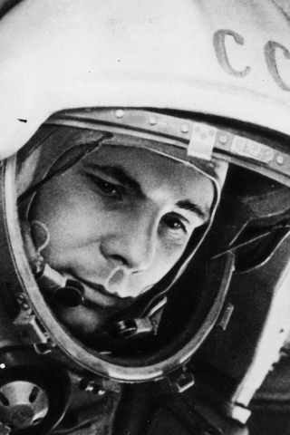 Yuri Gagarin First Austronaut wallpaper 320x480