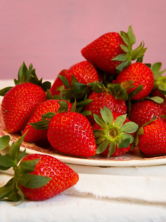 Strawberries Plate wallpaper 240x320