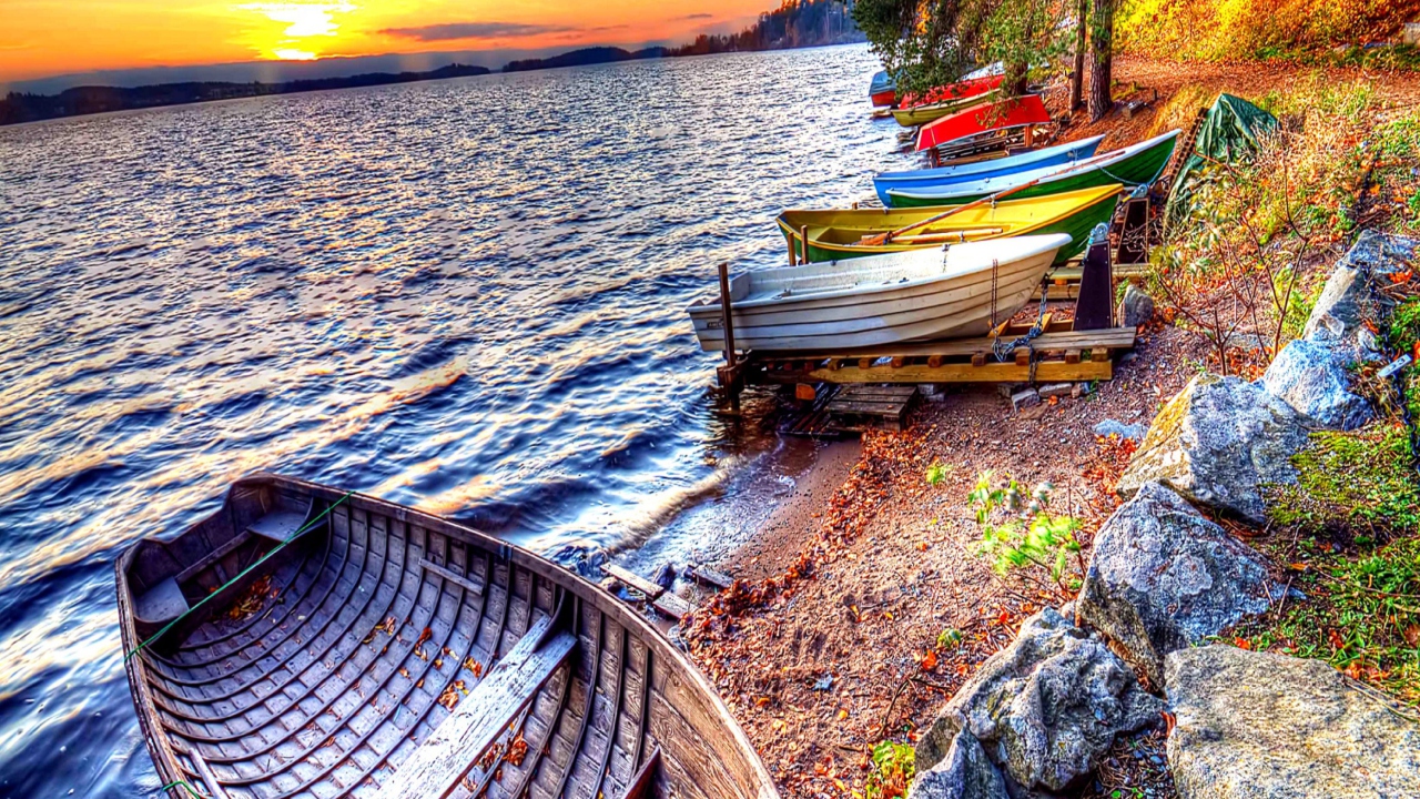 Beach with boats wallpaper 1280x720