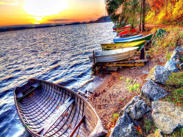 Beach with boats wallpaper 640x480