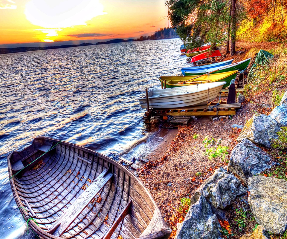 Beach with boats wallpaper 960x800