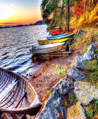 Beach with boats sfondi gratuiti per Nokia Lumia 925