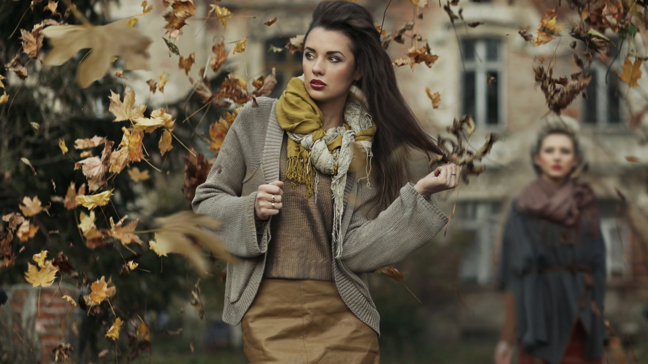 Das Autumn Girl Wallpaper 1280x720
