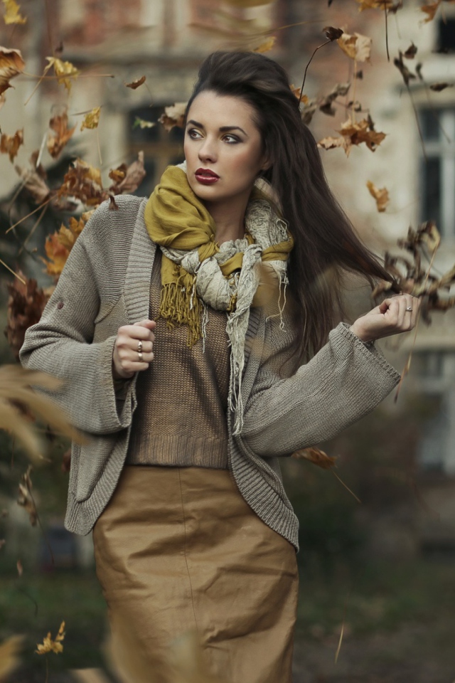 Fondo de pantalla Autumn Girl 640x960