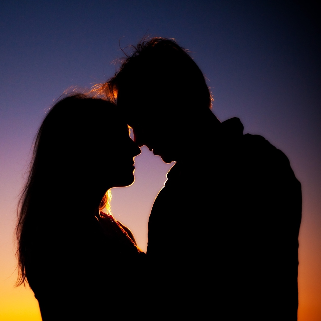 Evening Kiss wallpaper 1024x1024