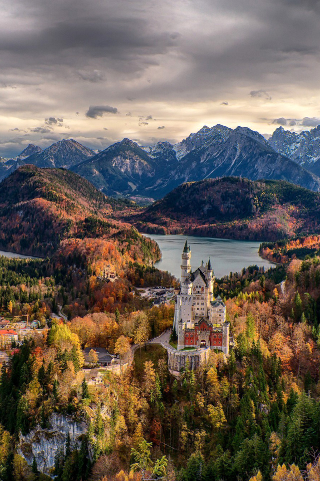 Screenshot №1 pro téma Neuschwanstein Castle Panorama 640x960