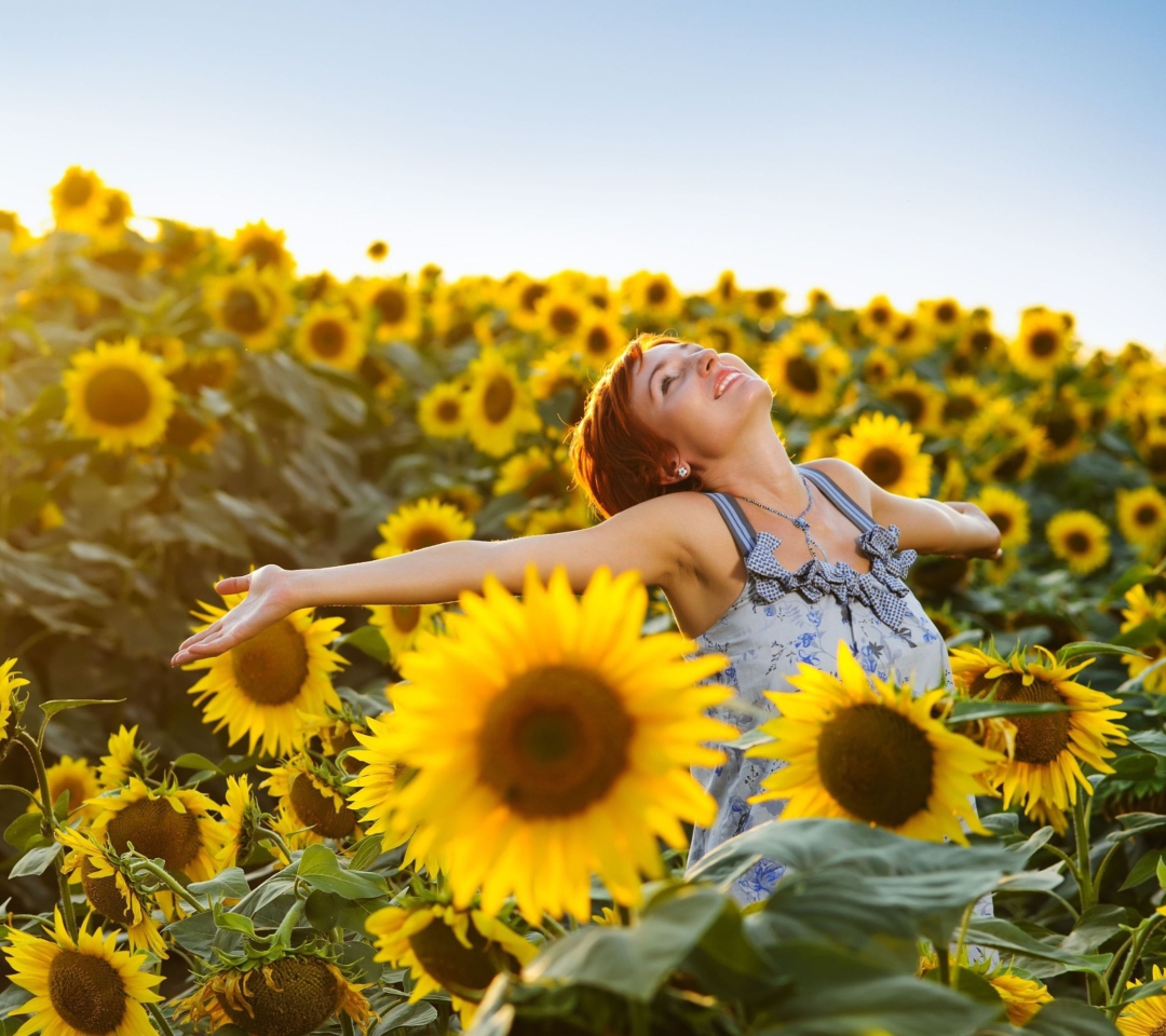 Das Sunflower Girl Wallpaper 1080x960