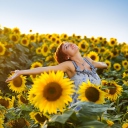 Sfondi Sunflower Girl 128x128