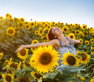 Free Sunflower Girl Picture for Nokia 8800