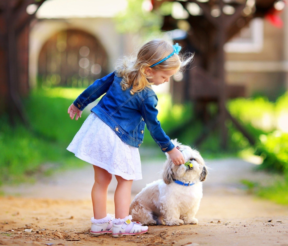 Обои Little Girl With Cute Puppy 1200x1024