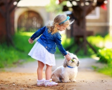 Fondo de pantalla Little Girl With Cute Puppy 220x176