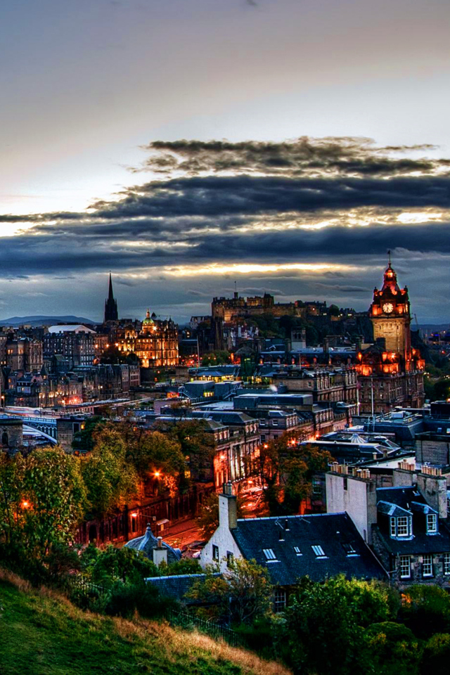 Fondo de pantalla Edinburgh Lights 640x960