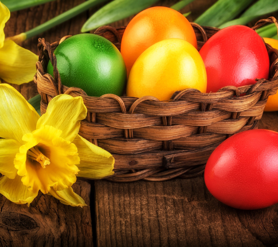 Обои Daffodils and Easter Eggs 1080x960