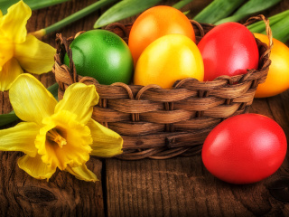 Das Daffodils and Easter Eggs Wallpaper 320x240