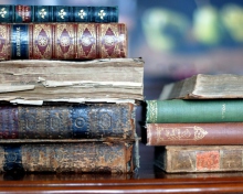 Old Books wallpaper 220x176