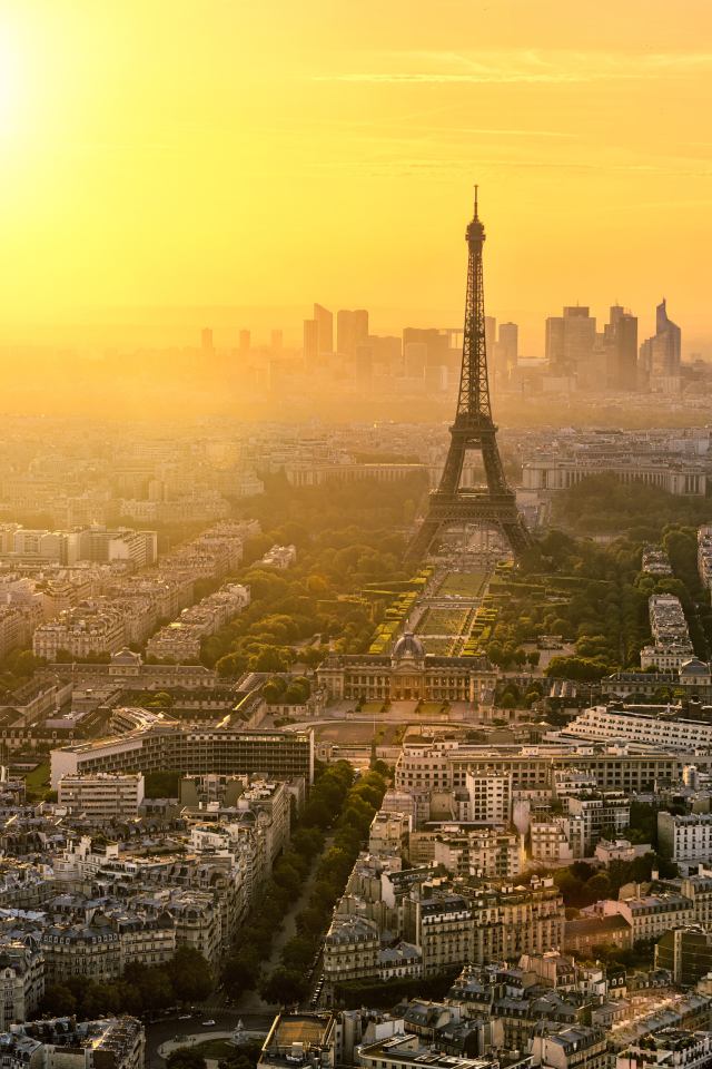 Das Paris In Sunlight Wallpaper 640x960