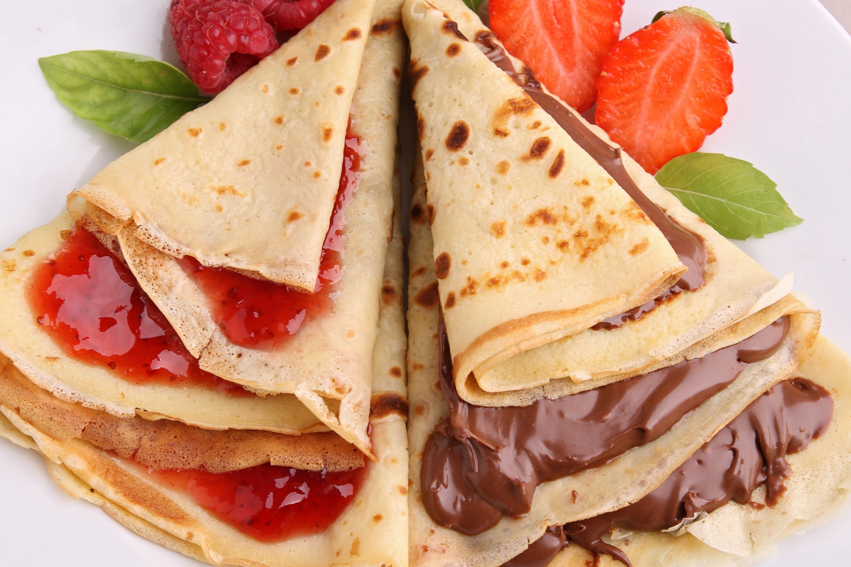Most delicious pancakes with jam wallpaper 2880x1920