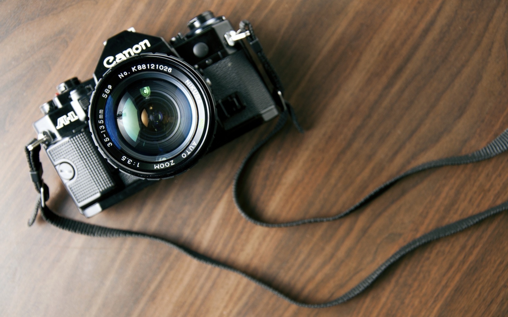 Обои Vintage Canon 1680x1050