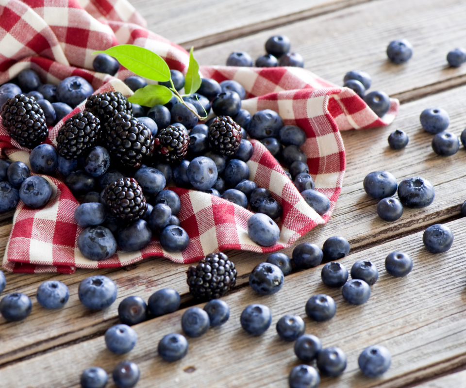 Das Blueberries And Blackberries Wallpaper 960x800