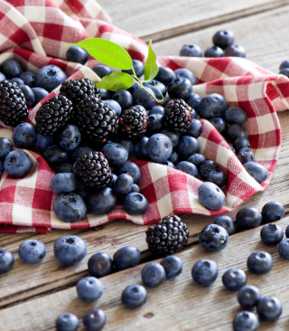 Blueberries And Blackberries - Obrázkek zdarma pro iPhone 6 Plus