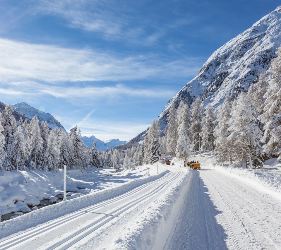 Fondo de pantalla Snow-covered Road 960x854