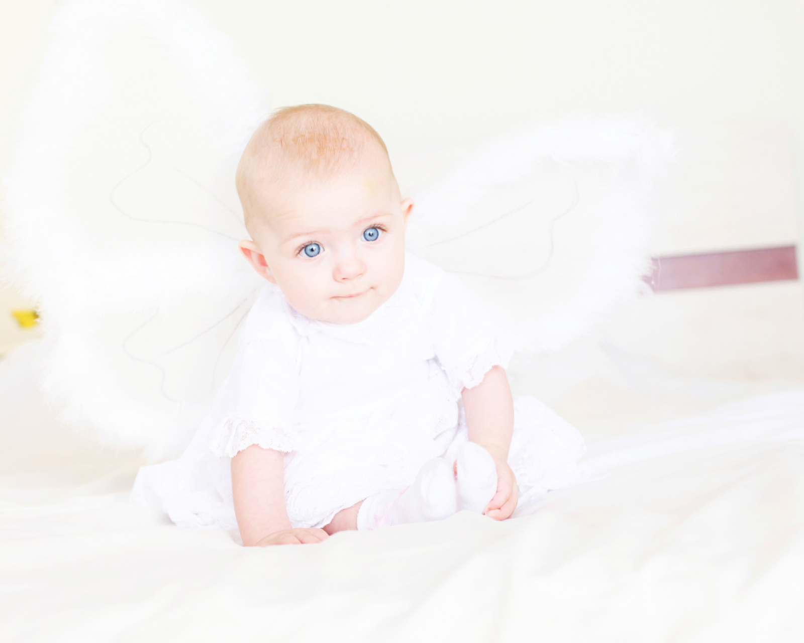 Baby Angel wallpaper 1600x1280