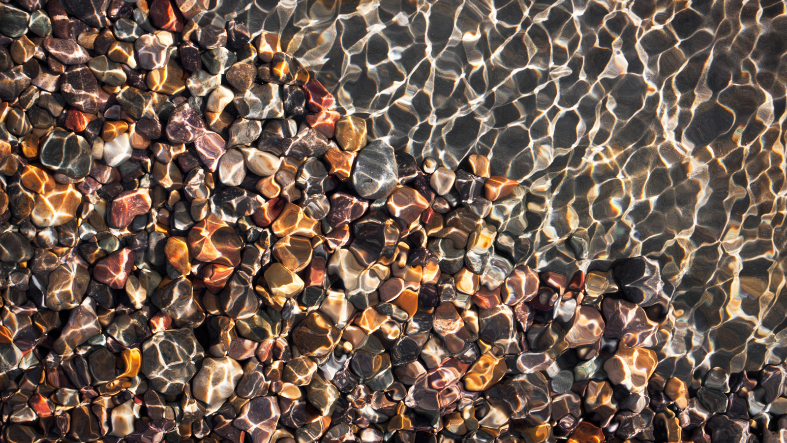 Pebbles And Water Reflections wallpaper 1600x900