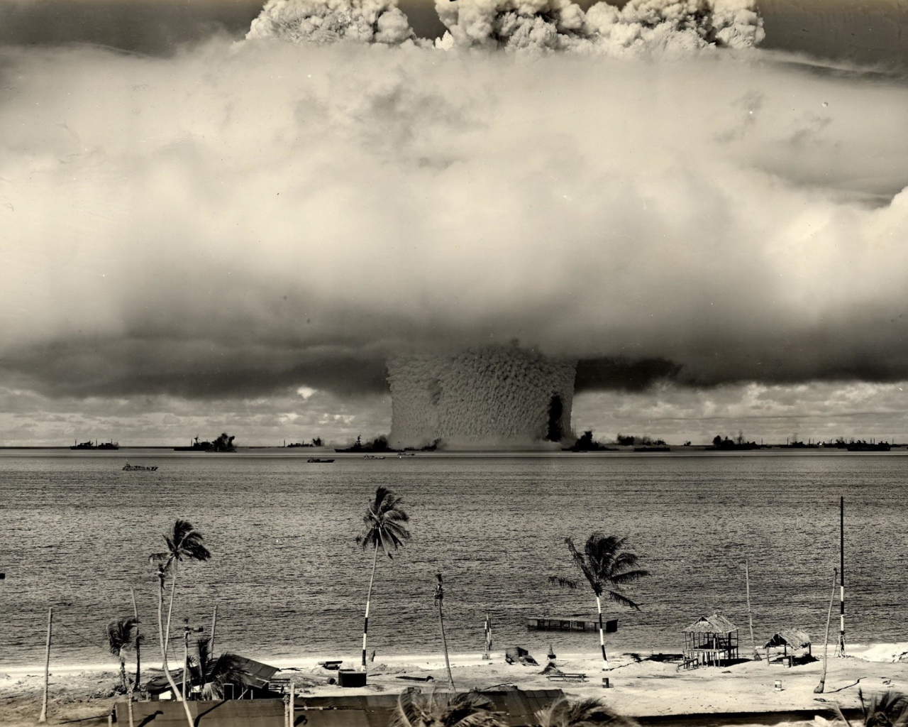 Das Nuclear Bomb Near The Beach Wallpaper 1280x1024