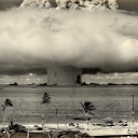 Fondo de pantalla Nuclear Bomb Near The Beach 128x128