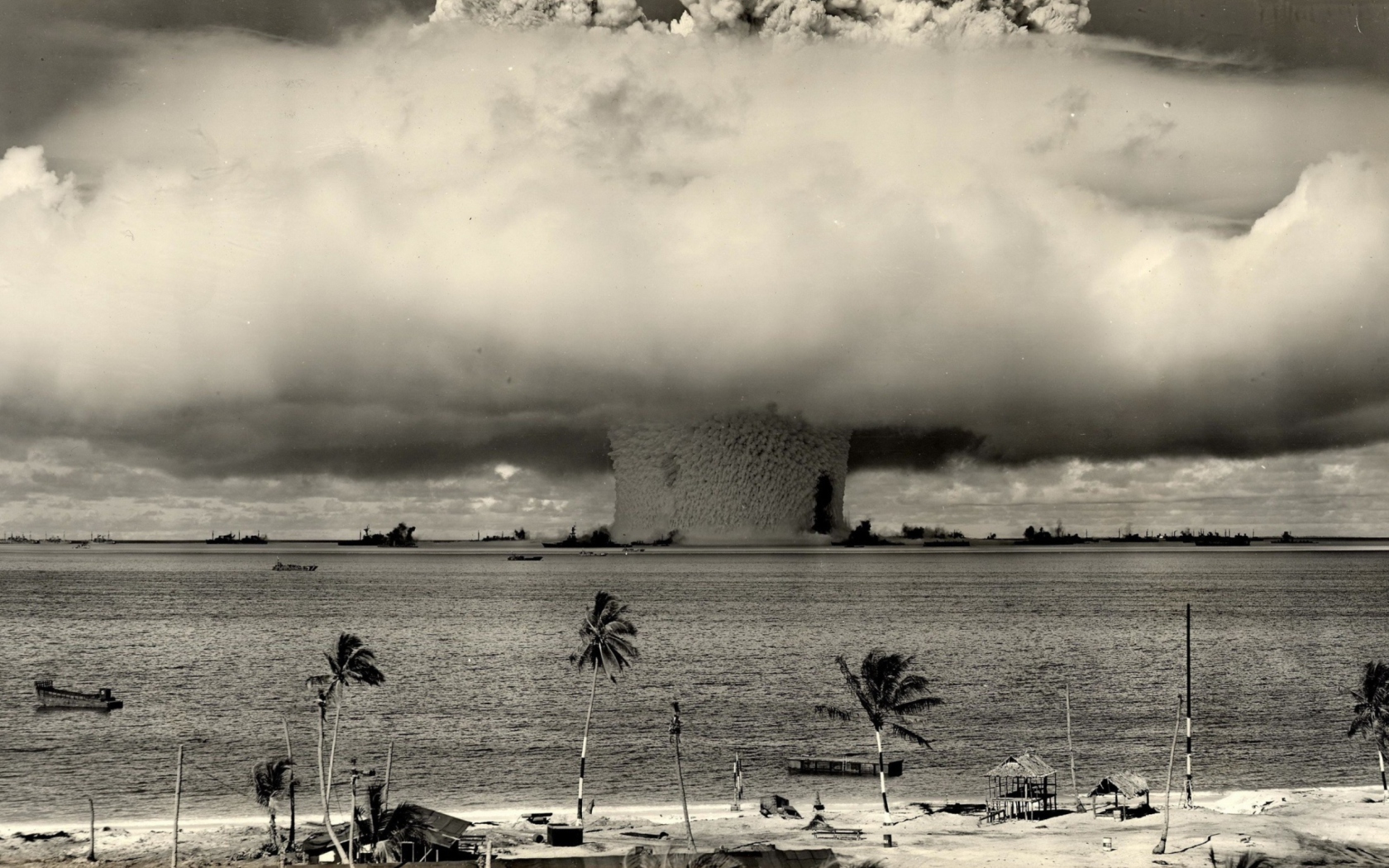 Das Nuclear Bomb Near The Beach Wallpaper 1680x1050