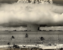 Обои Nuclear Bomb Near The Beach 220x176