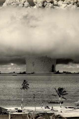 Das Nuclear Bomb Near The Beach Wallpaper 320x480