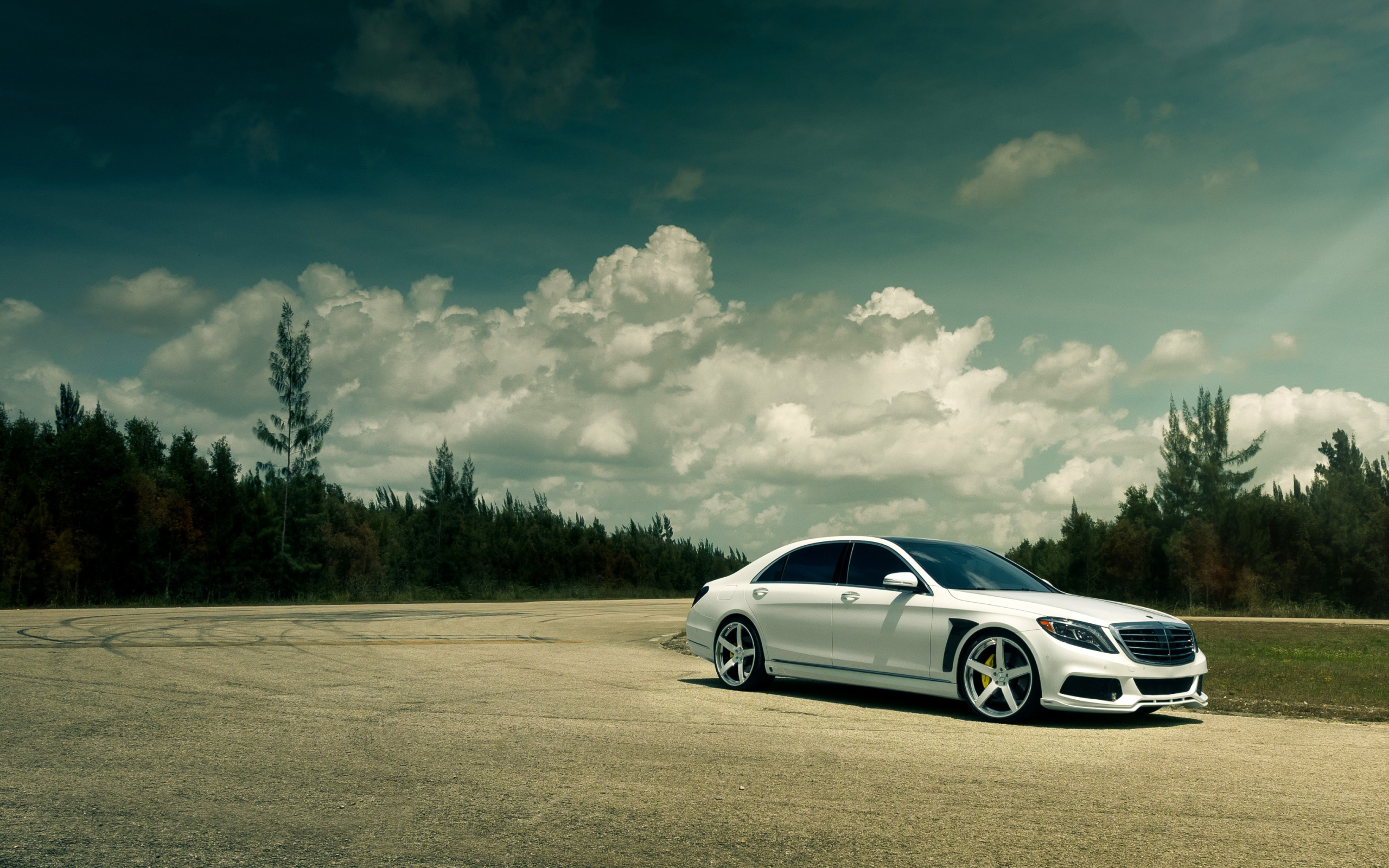 Fondo de pantalla Mercedes- Benz S550 Tuned Brabus 2560x1600