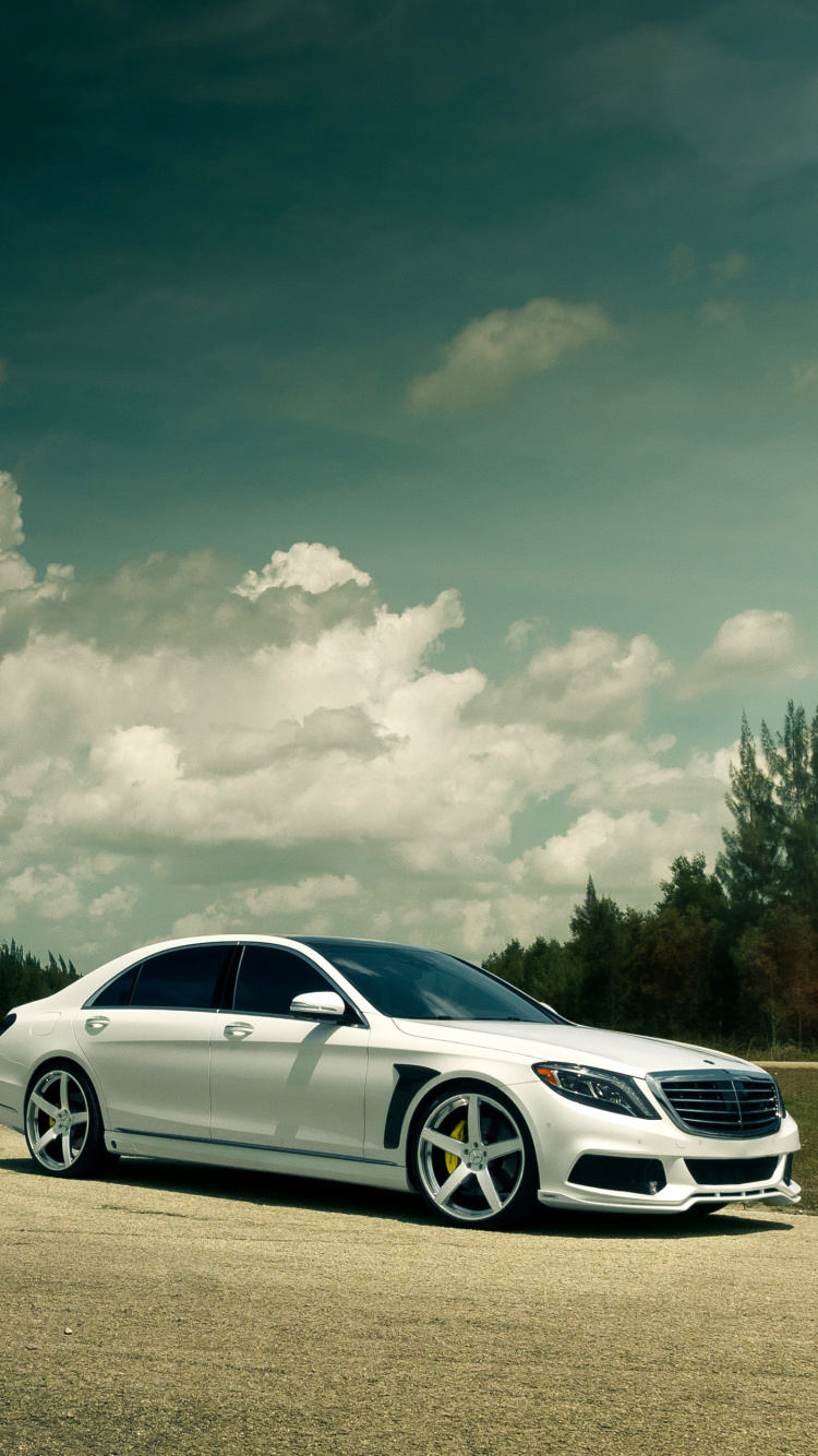 Das Mercedes- Benz S550 Tuned Brabus Wallpaper 750x1334