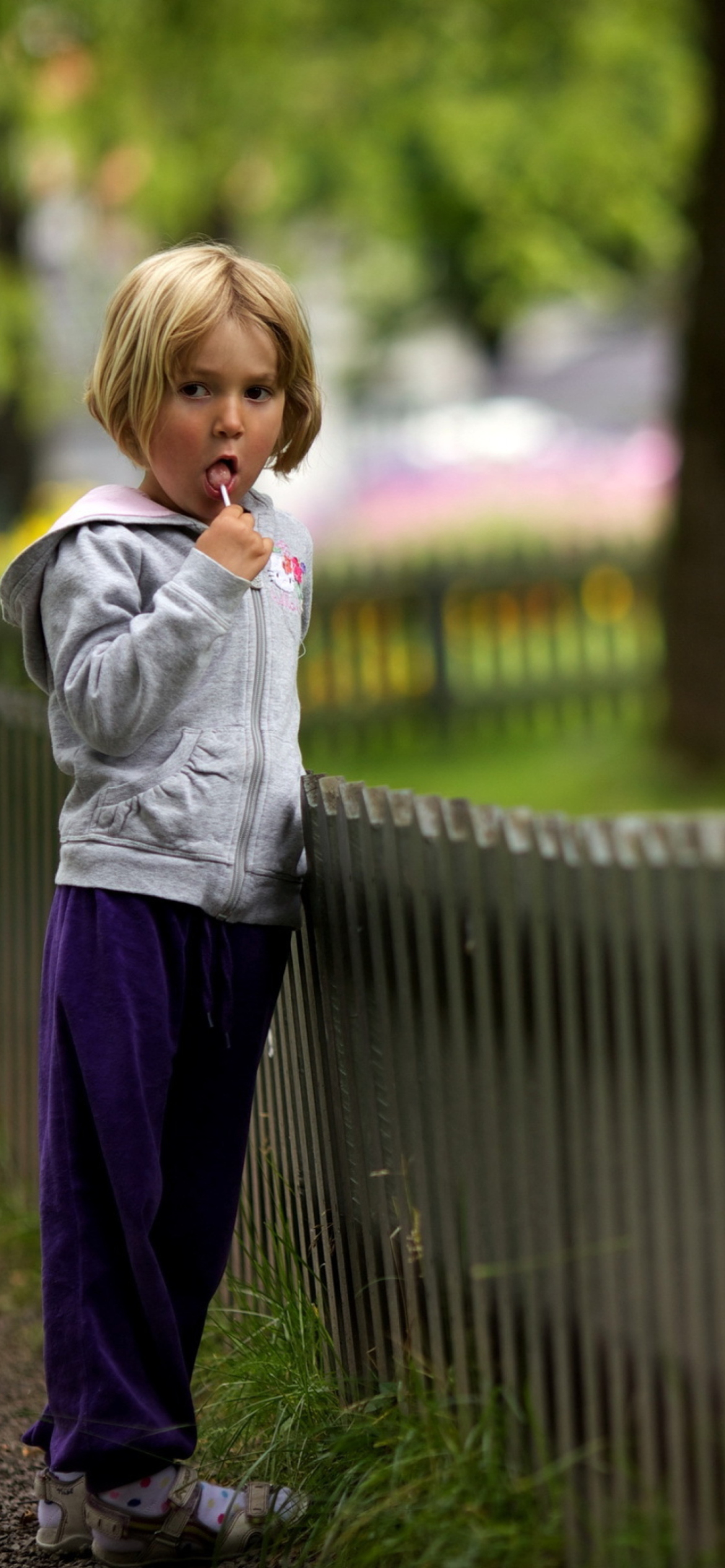 Little Girl With Lolly wallpaper 1170x2532