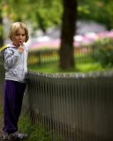 Fondo de pantalla Little Girl With Lolly 128x160