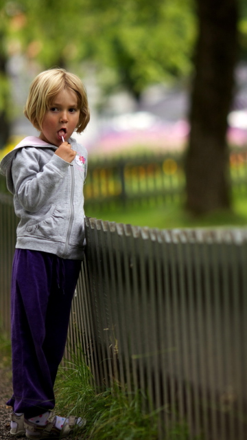 Обои Little Girl With Lolly 360x640