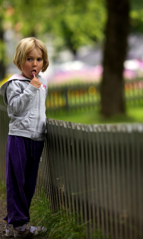 Little Girl With Lolly wallpaper 480x800