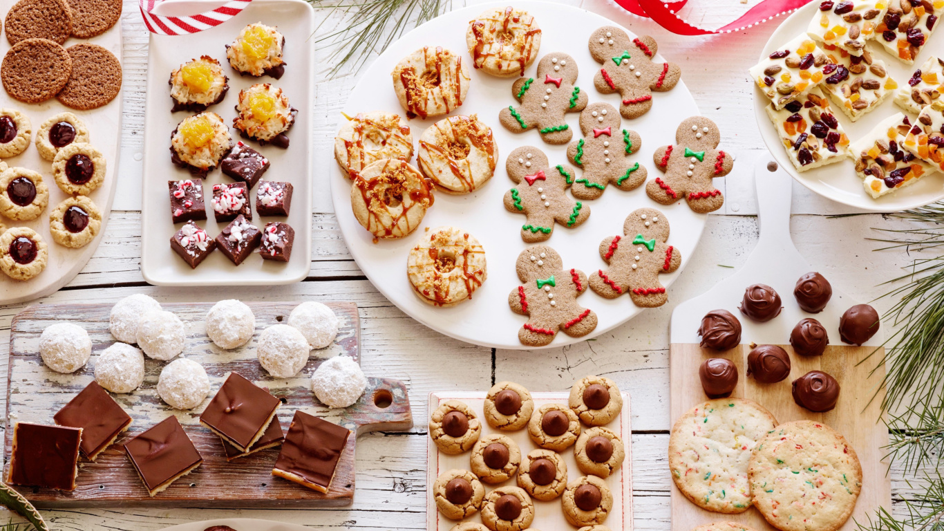 Traditional Christmas Cookie and Gingerbread wallpaper 1366x768