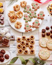 Traditional Christmas Cookie and Gingerbread wallpaper 176x220