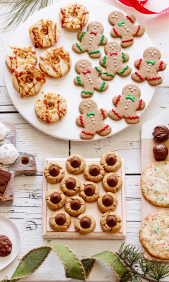 Обои Traditional Christmas Cookie and Gingerbread 240x400