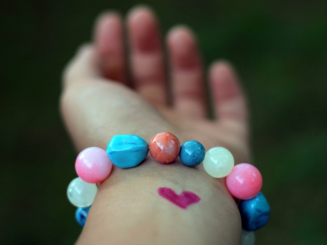 Heart And Colored Marbles Bracelet wallpaper 640x480