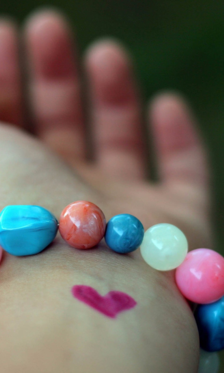 Das Heart And Colored Marbles Bracelet Wallpaper 768x1280