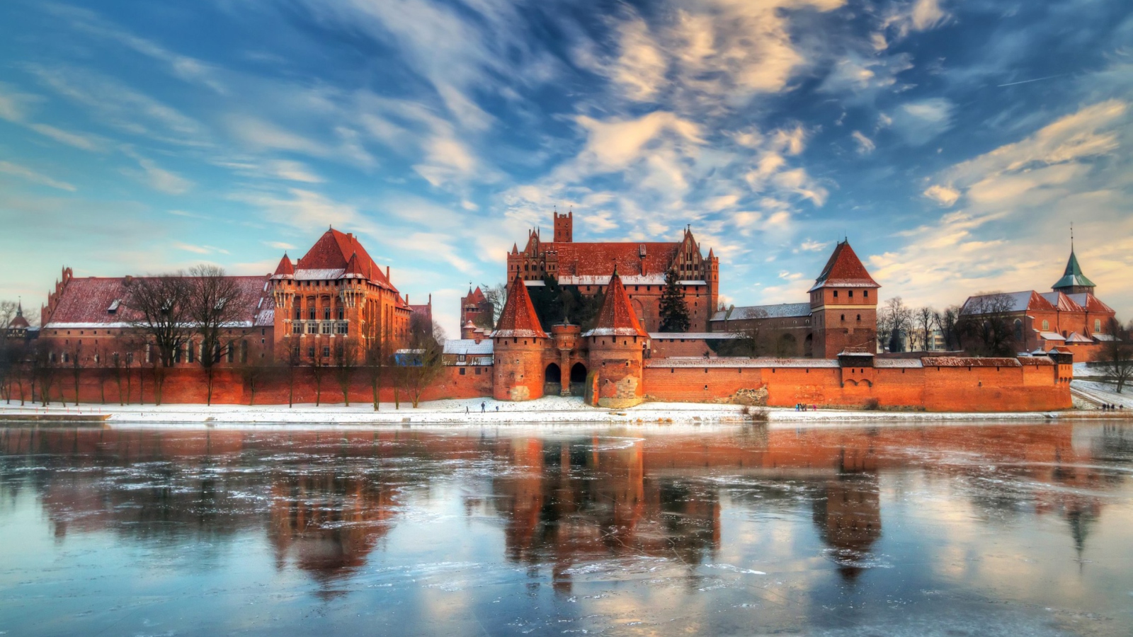 Malbork Castle - Poland screenshot #1 1600x900
