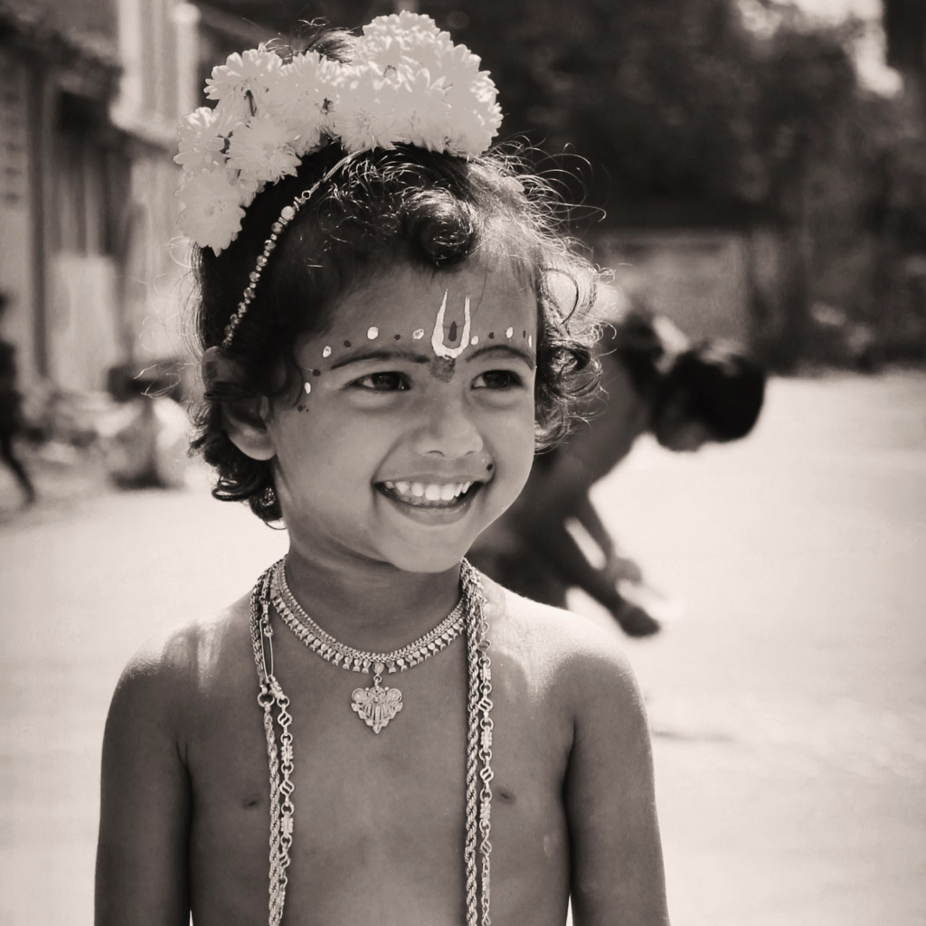 Cute Child Black And White wallpaper 1024x1024