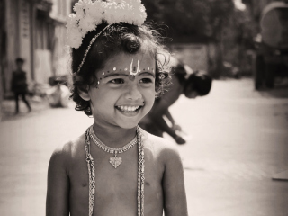 Cute Child Black And White wallpaper 320x240