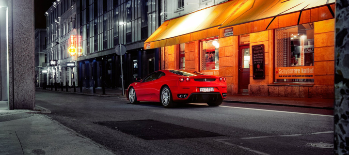 Screenshot №1 pro téma Red Ferrari In City Lights 720x320