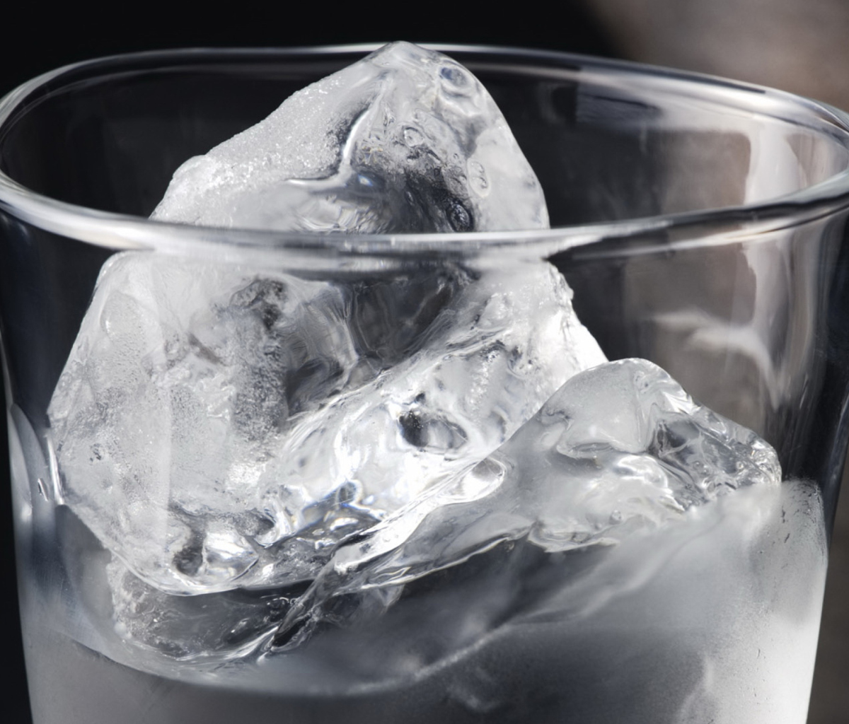 Обои Ice In Glass 1200x1024