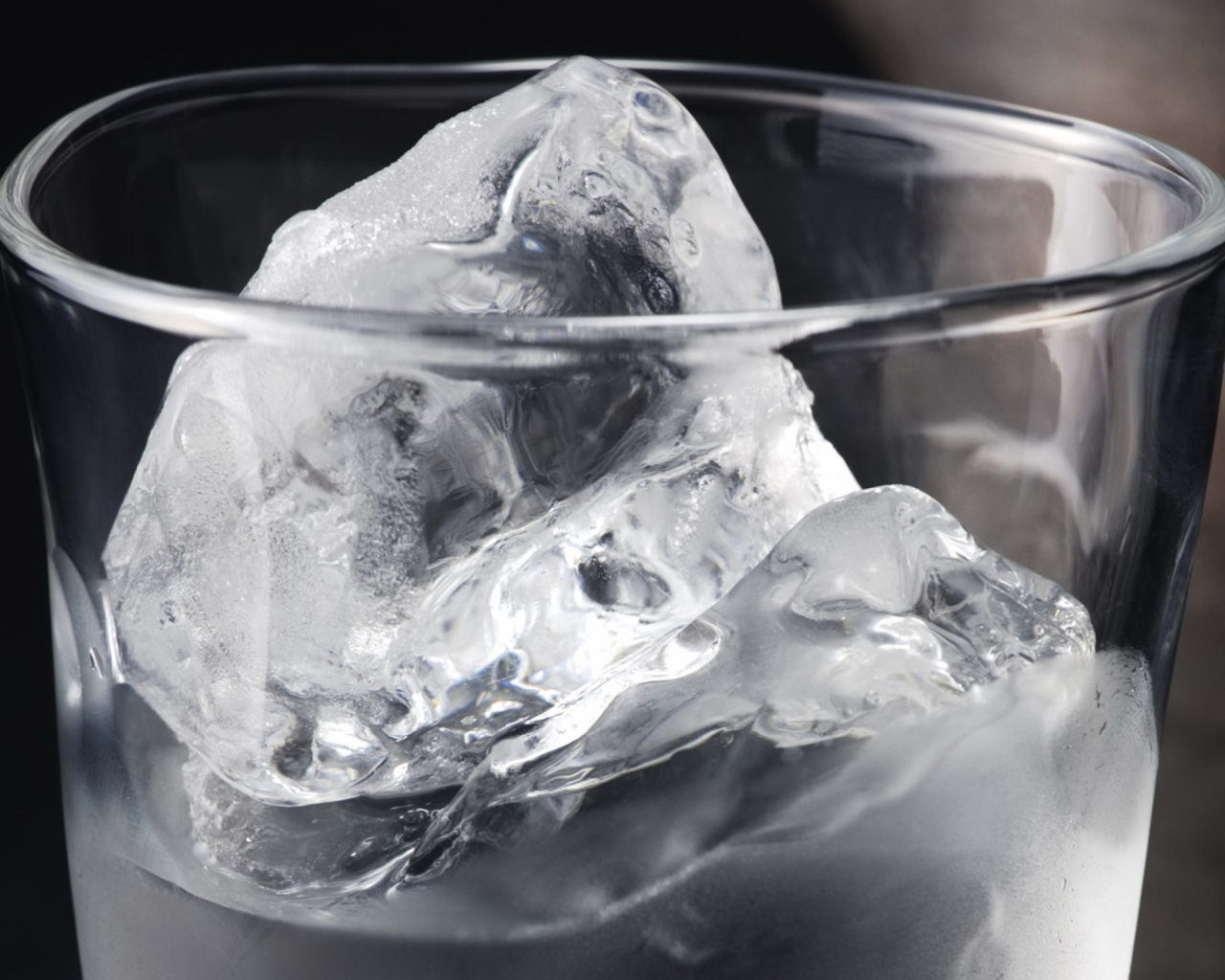 Ice In Glass wallpaper 1280x1024